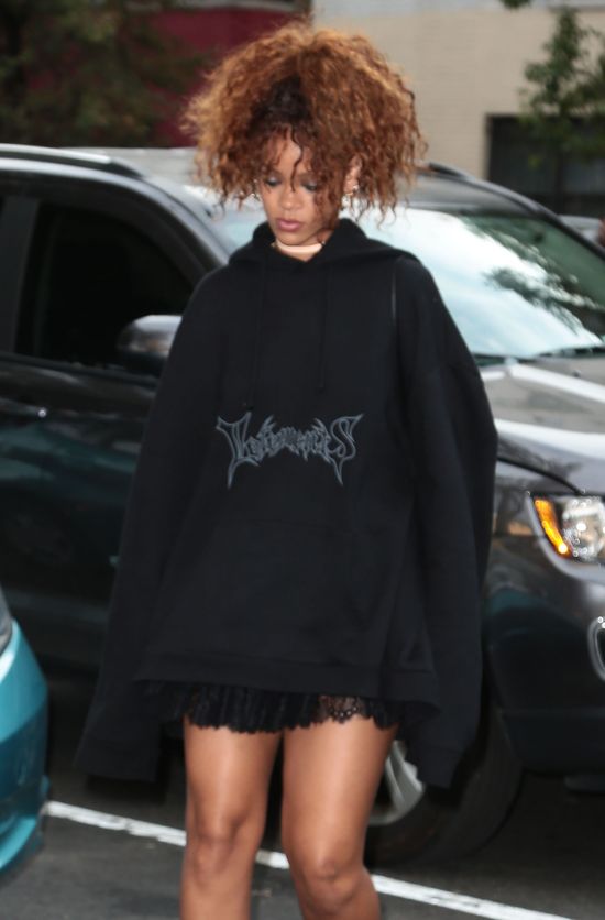 Tym razem Rihanna mocno przekombinowała? (FOTO) Tym razem Rihanna mocno przekombinowała? (FOTO)