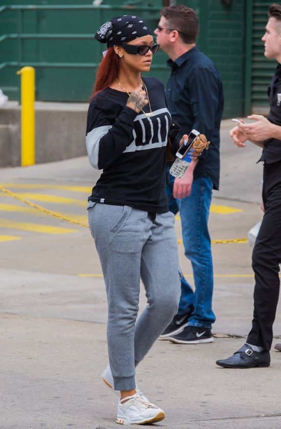 Pupa Rihanny coraz krąglejsza? (FOTO)