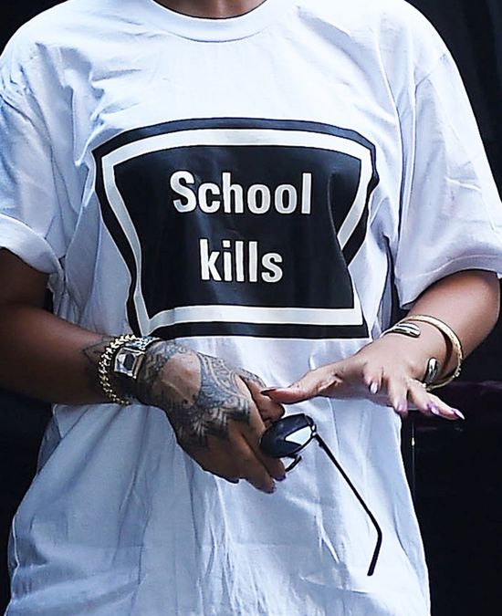 Fani do Rihanny: Masz grube nogi! (FOTO)