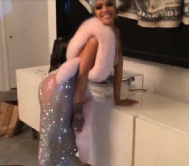 Półnaga Rihanna twerkała na gali CFDA! (VIDEO)
