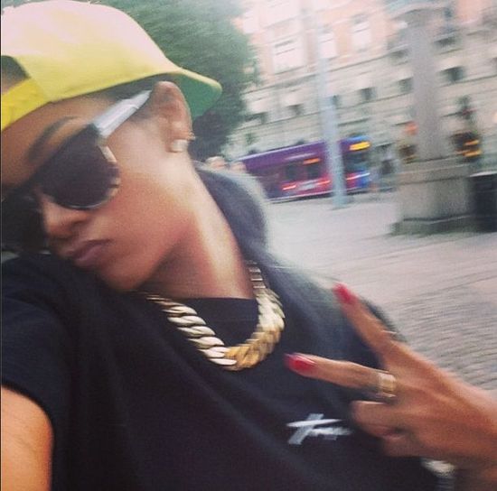 Rihanna czuje się wiecznie osaczona przez paparazzi?