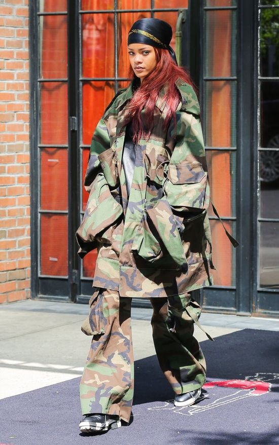 Co sobie myślała Rihanna zakładając ten wór? (FOTO)