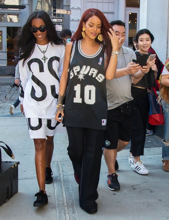 Takie spodnie tylko Rihannie ujdą na sucho? (FOTO)