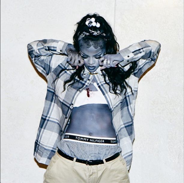 Rihanna naśladuje Karrueche Tran (FOTO) Rihanna naśladuje Karrueche Tran (FOTO)