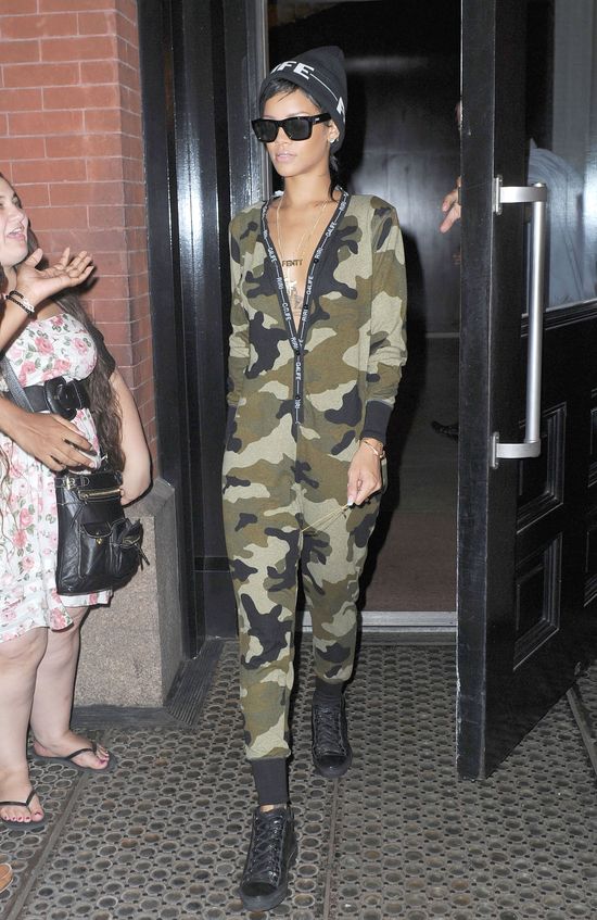 Rihanna zrobiła się na... moro (FOTO) Rihanna zrobiła się na... moro (FOTO)