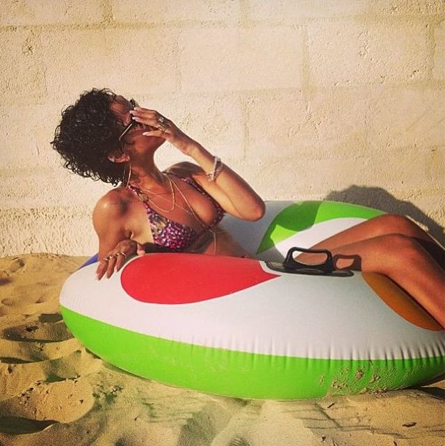 Rihanna: Moja plaża jest lepsza (FOTO) Rihanna: Moja plaża jest lepsza (FOTO)