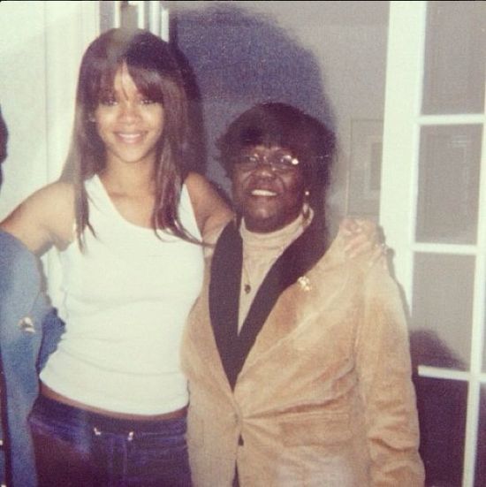 Rihannę wzięło na wspomnienia związane z babcią (FOTO) Rihannę wzięło na wspomnienia związane z babcią (FOTO)