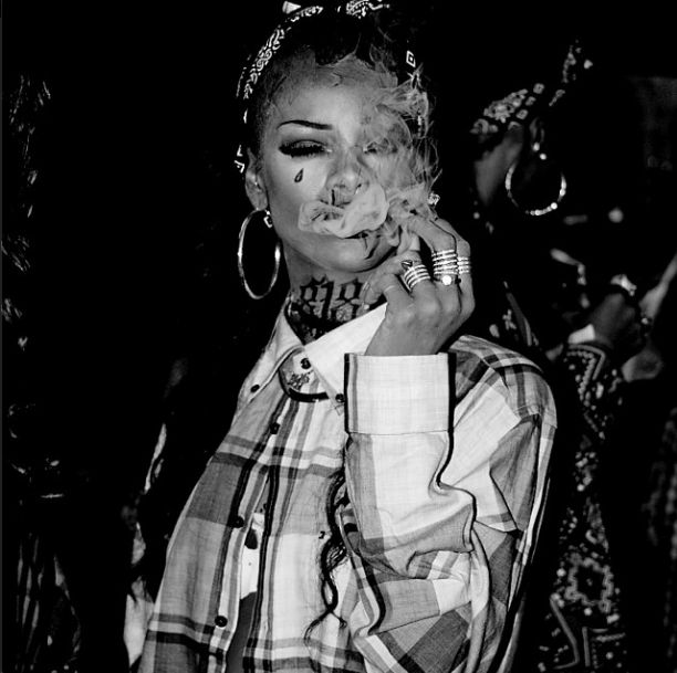 Rihanna naśladuje Karrueche Tran (FOTO)