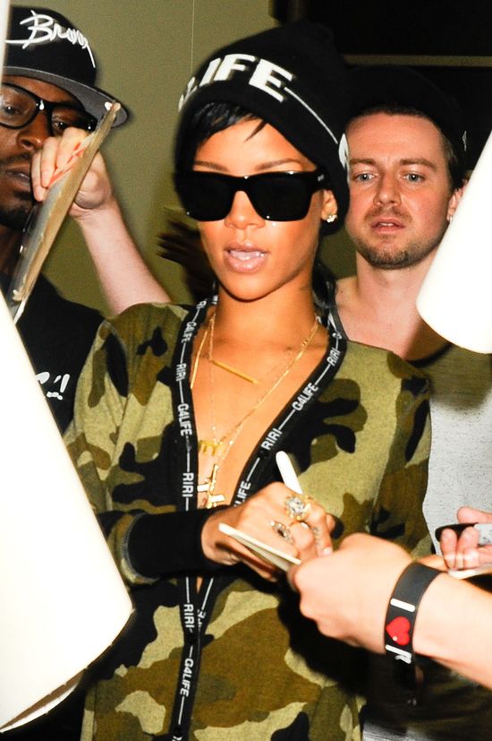 Rihanna zrobiła się na... moro (FOTO) Rihanna zrobiła się na... moro (FOTO)