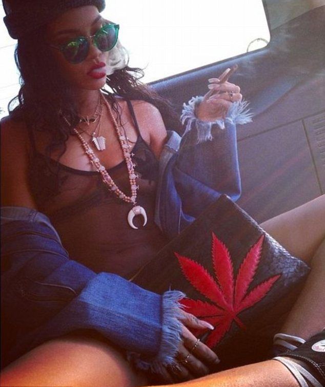 Wielkanocny klimat w wydaniu Rihanny (FOTO)