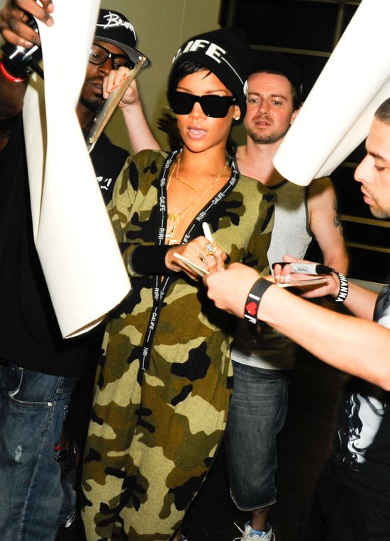 Rihanna zrobiła się na... moro (FOTO) Rihanna zrobiła się na... moro (FOTO)