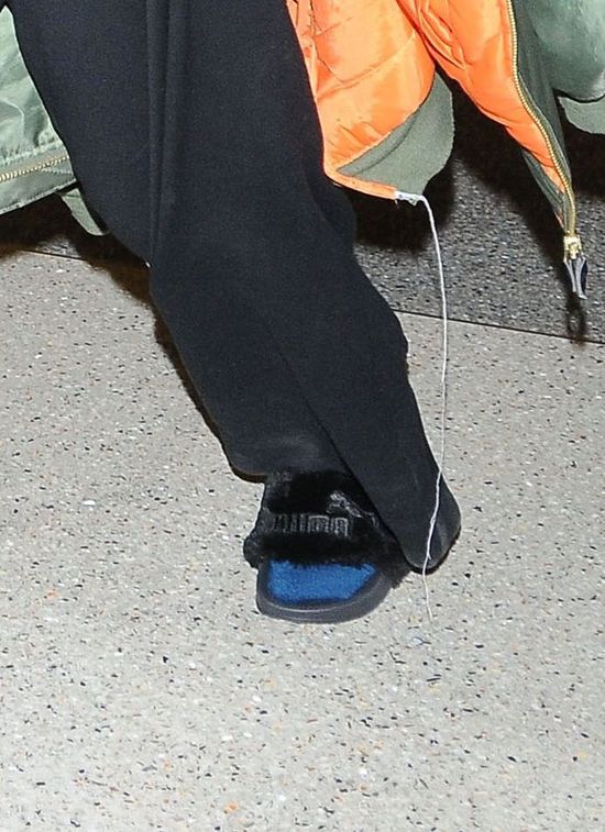 OMG! Czy to najgorsza ze stylizacji Rihanny? (FOTO) OMG! Czy to najgorsza ze stylizacji Rihanny? (FOTO)