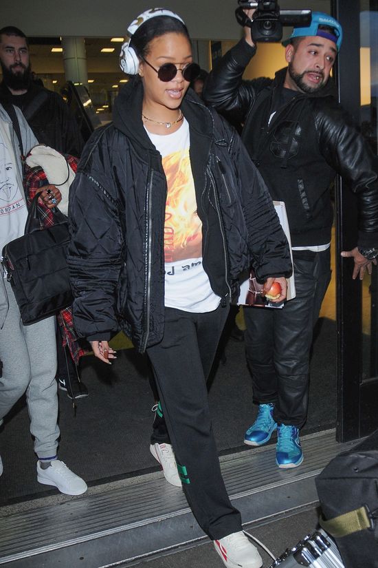 To NIE jest zachowanie typowe dla Rihanny (FOTO)