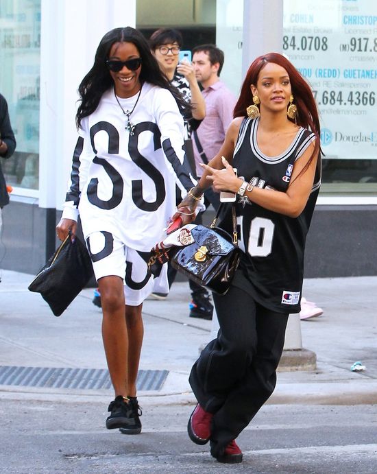 Takie spodnie tylko Rihannie ujdą na sucho? (FOTO)