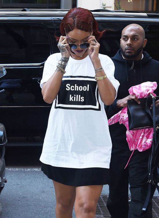 Fani do Rihanny: Masz grube nogi! (FOTO)