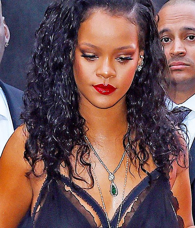 WOW! Rihanna w NOWEJ fryzurze jest nie do poznania
