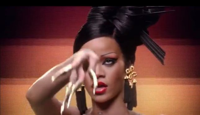 Rihanna jako gejsza bez brwi