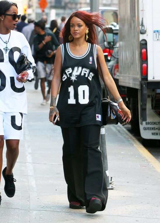 Takie spodnie tylko Rihannie ujdą na sucho? (FOTO)