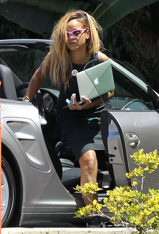 Rihanna w dodze do studia Rihanna w dodze do studia