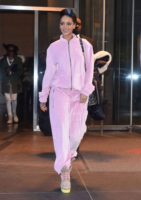 Królowa stylu przywraca do łask welurowe dresy? (FOTO)