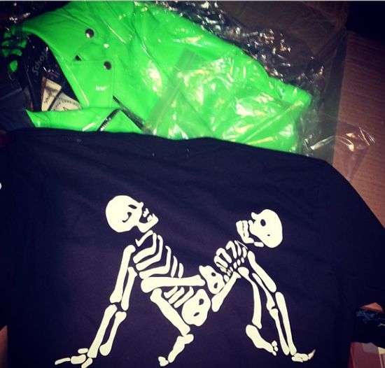 Rihanna chwali się świątecznymi łupami (FOTO) Rihanna chwali się świątecznymi łupami (FOTO)