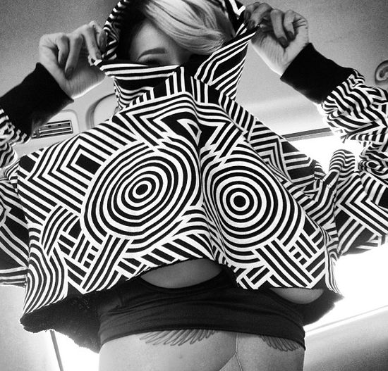 Kolejna odsłona piersi Rihanny (FOTO)