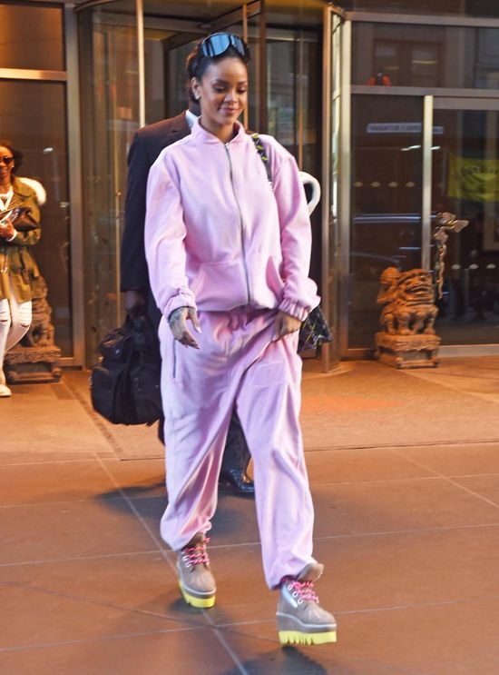 Królowa stylu przywraca do łask welurowe dresy? (FOTO)