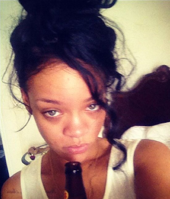 Rihanna z butelką: Musiałam!!! (FOTO)