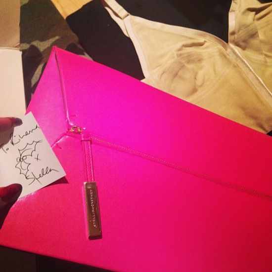 Rihanna chwali się świątecznymi łupami (FOTO) Rihanna chwali się świątecznymi łupami (FOTO)