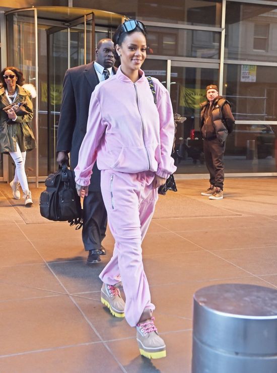 Królowa stylu przywraca do łask welurowe dresy? (FOTO)