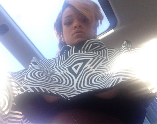 Kolejna odsłona piersi Rihanny (FOTO)