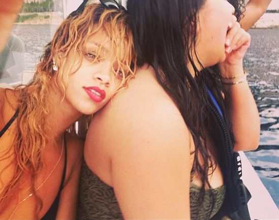 Rihanna poszła na zakupy w stroju kąpielowym (FOTO) Rihanna poszła na zakupy w stroju kąpielowym (FOTO)