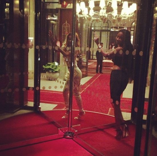 Rihanna trzęsie tyłeczkiem (VIDEO) Rihanna trzęsie tyłeczkiem (VIDEO)