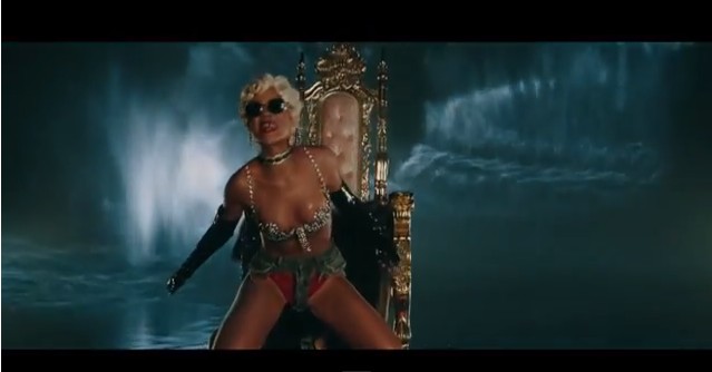 Rihanna jak striptizerka w klipie do Pour It Up (VIDEO) Rihanna jak striptizerka w klipie do Pour It Up (VIDEO)