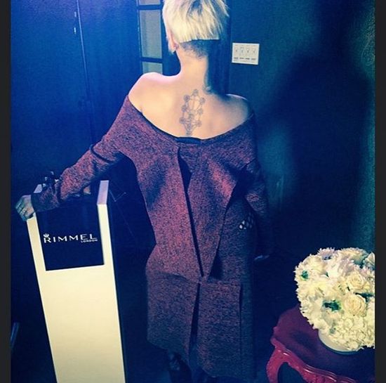 Rita Ora nie zachwyca bez peruki? (FOTO)