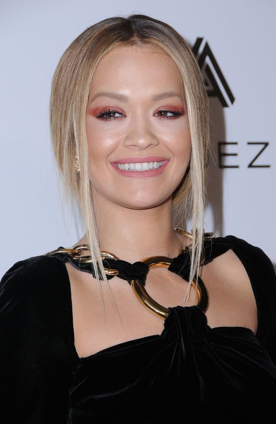 Rita Ora pokazała NATURALNE WŁOSY i fani wariują!