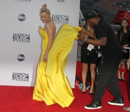 Czesał je ten sam fryzjer? (FOTO)