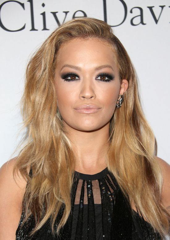 Rita Ora pokazała NATURALNE WŁOSY i fani wariują!