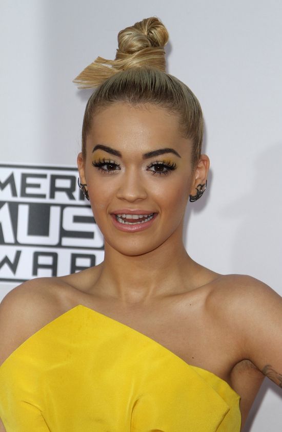 Czesał je ten sam fryzjer? (FOTO)