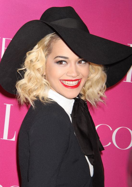 Rita Ora z uszami Myszki Miki (FOTO) Rita Ora z uszami Myszki Miki (FOTO)