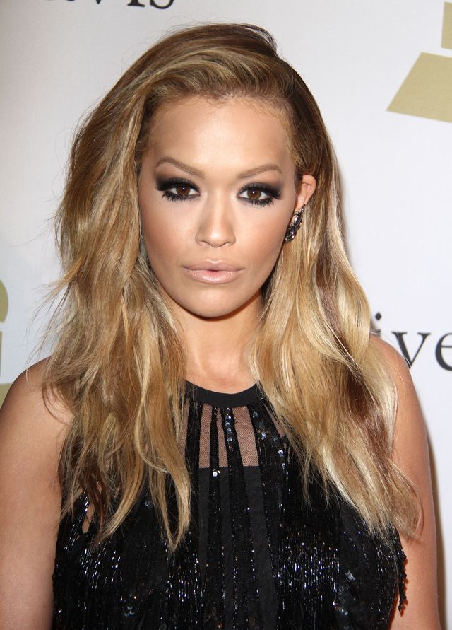 Rita Ora i jej makijaż zmieniający rysy twarzy (FOTO)