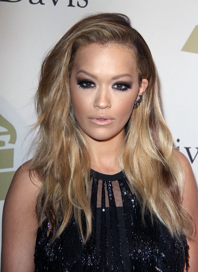 Rita Ora i jej makijaż zmieniający rysy twarzy (FOTO)