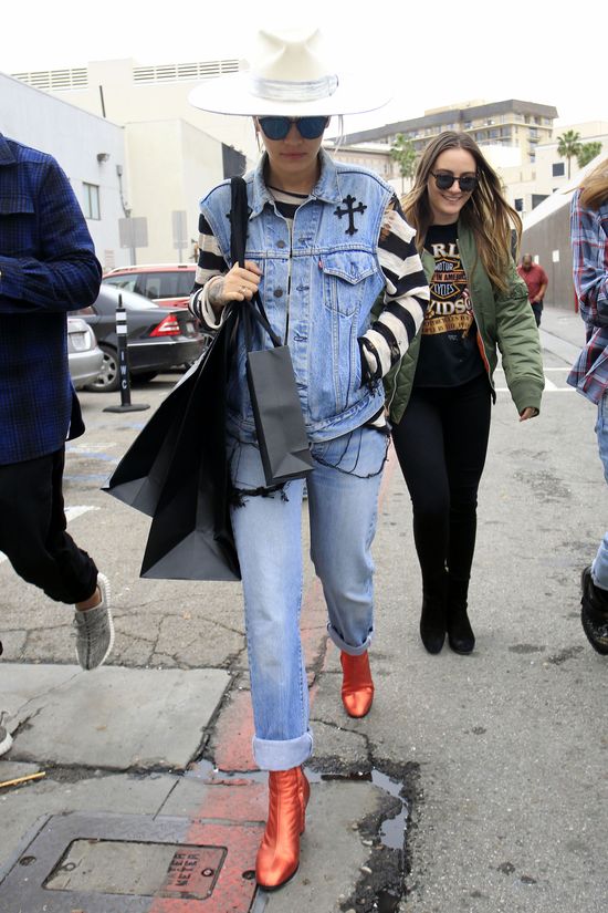 Ta gwiazda lubi odważne stylizacje (FOTO)