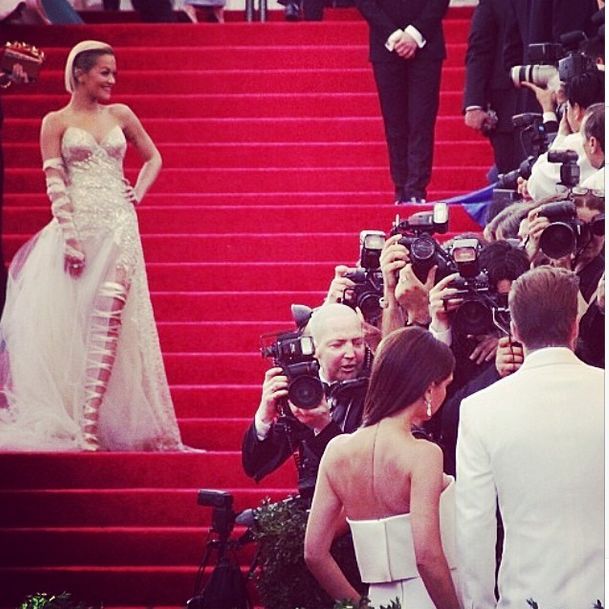 Rita Ora zaliczyła WPADKĘ na gali MET 2014 (FOTO)