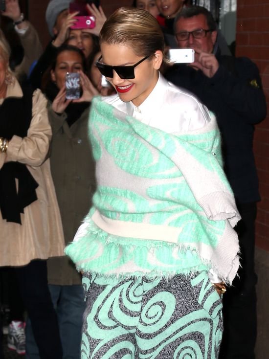 Założyła sweter jak kaftan bezpieczeństwa (FOTO)