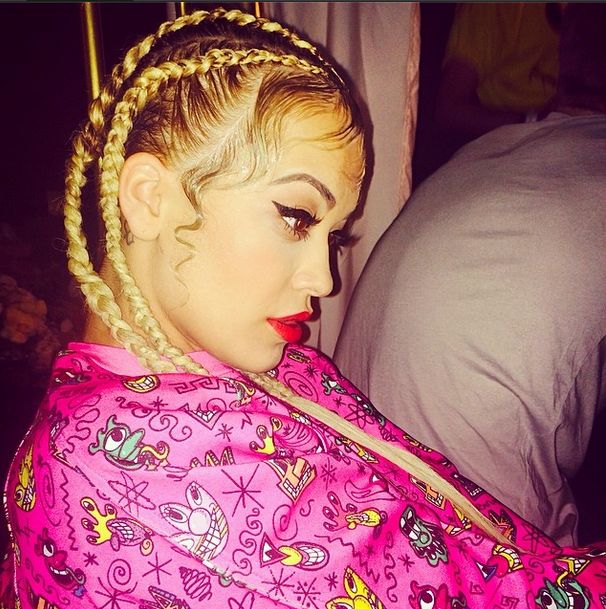 Rita Ora zaszalała z fryzurą (FOTO)