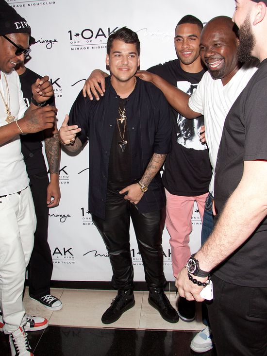 Rob Kardashian reklamuje... skarpety na urodzinowym party Rob Kardashian reklamuje... skarpety na urodzinowym party