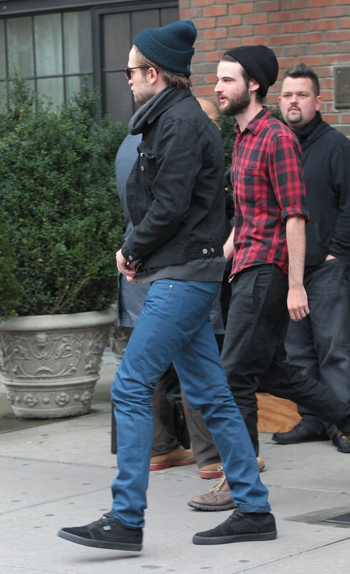 Robert Pattinson nadal wzbudza żywe zainteresowanie (FOTO)