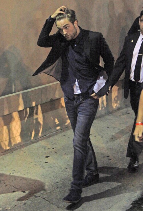 Robert Pattinson nadal wzbudza żywe zainteresowanie (FOTO)
