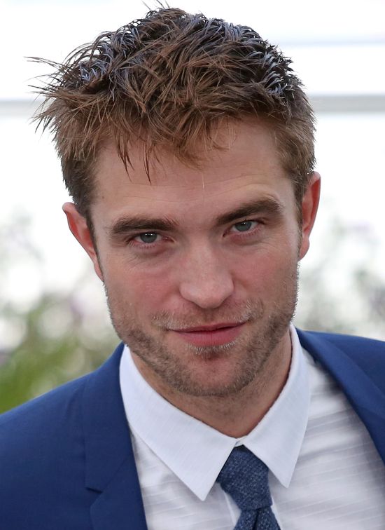 Skandal! Robert Pattinson zaspokoił psa własną ręką?